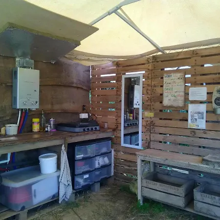 Tentes Bohemes Dans Un Ecolieu Avec Piscine Hors-Sol Peault Exterior foto