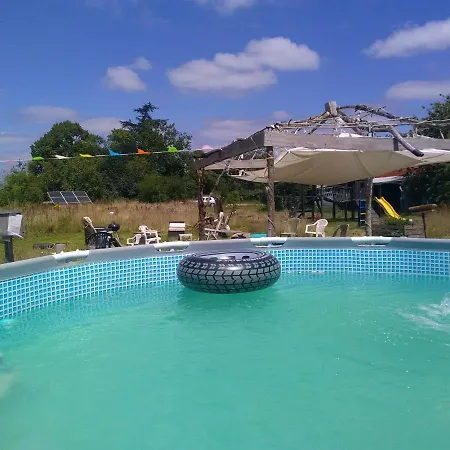 Tentes Bohemes Dans Un Ecolieu Avec Piscine Hors-Sol Peault Exterior foto