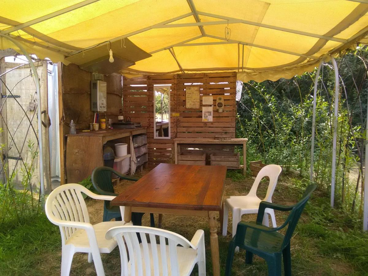 Tentes Bohemes Dans Un Ecolieu Avec Piscine Hors-Sol Peault