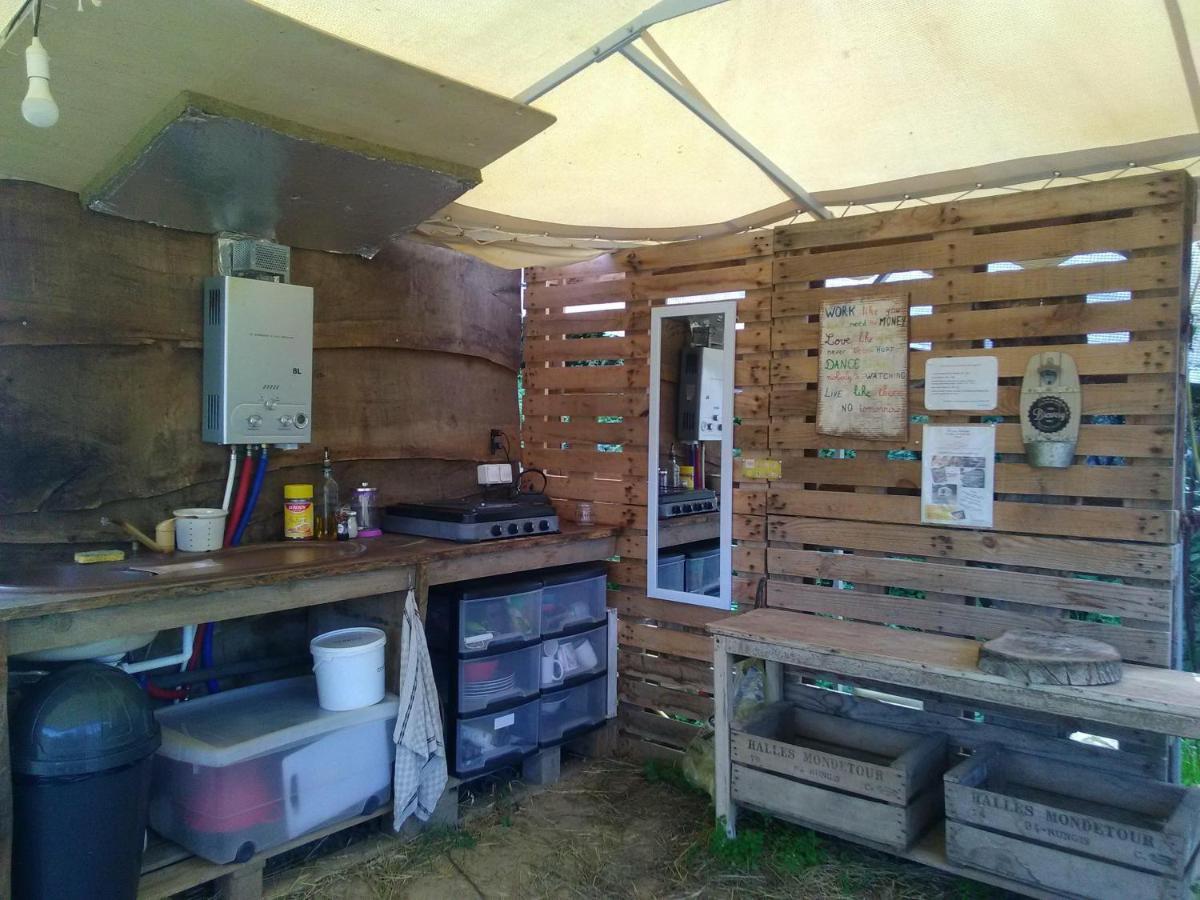 Tentes Bohemes Dans Un Ecolieu Avec Piscine Hors-Sol