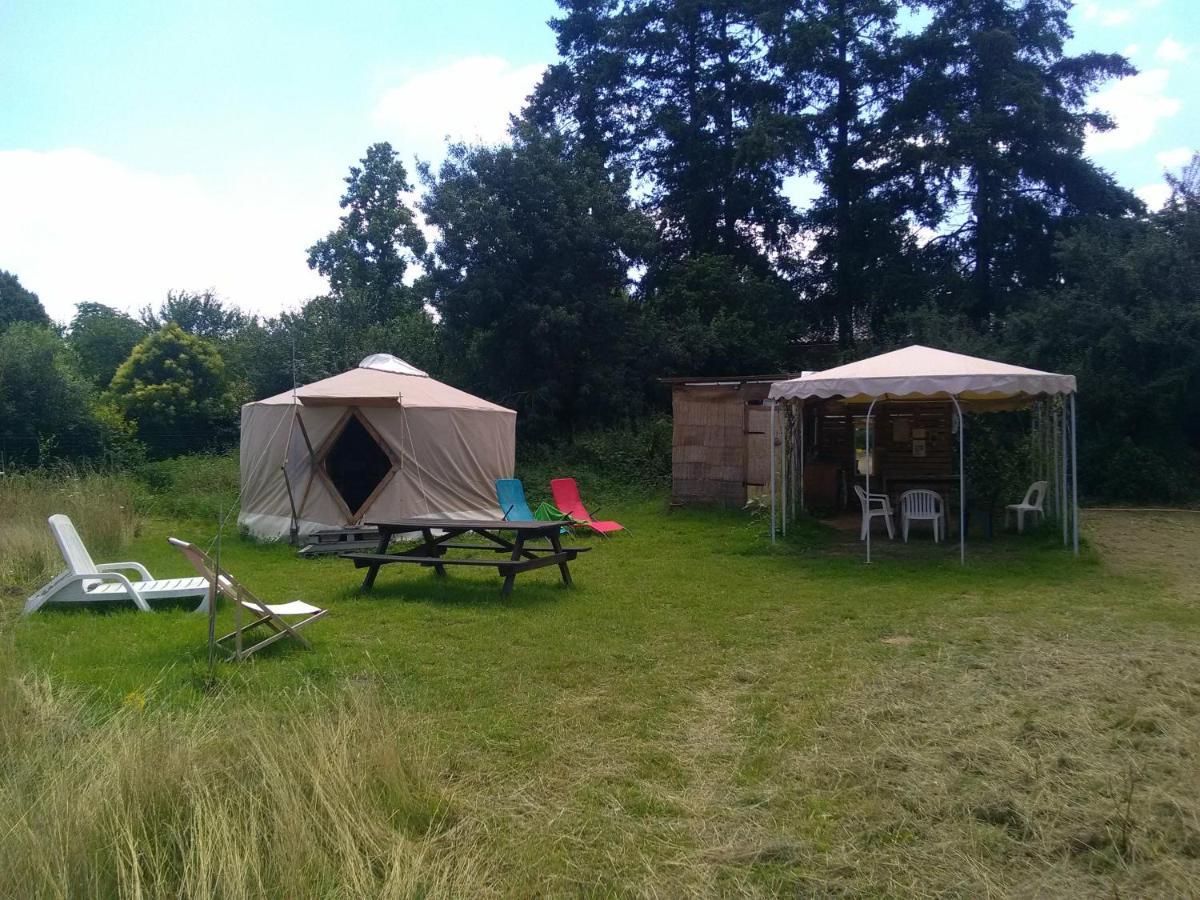 Tentes Bohemes Dans Un Ecolieu Avec Piscine Hors-Sol *