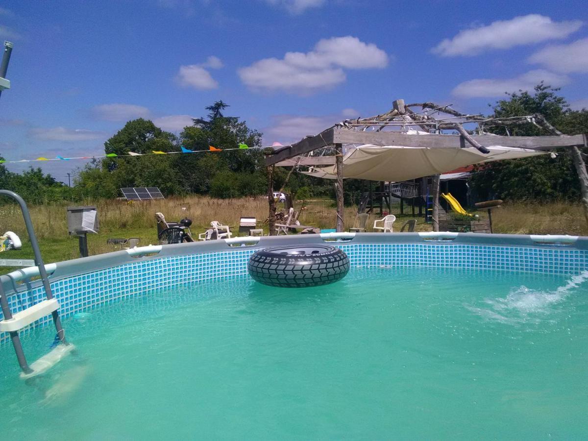 Tentes Bohemes Dans Un Ecolieu Avec Piscine Hors-Sol