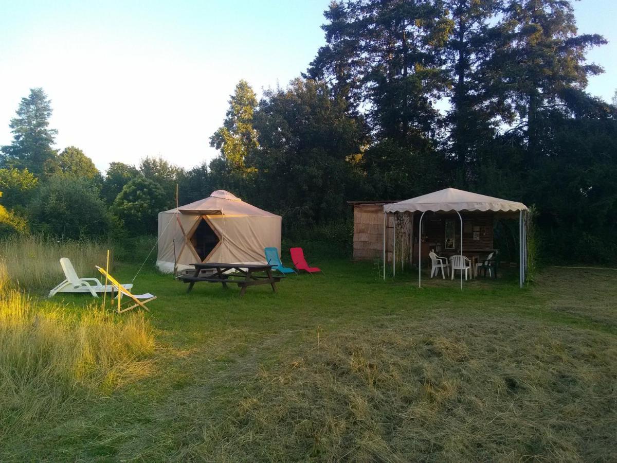 Tentes Bohemes Dans Un Ecolieu Avec Piscine Hors-Sol Peault